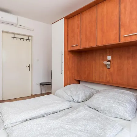 Semesterbostad In With Wifi Banjol