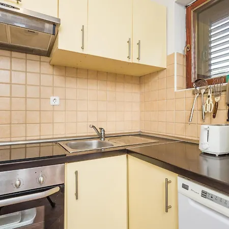 Semesterbostad In With Wifi Banjol