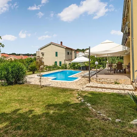 Semesterbostad In With Wifi Banjol