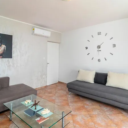 Semesterbostad In With Wifi Banjol