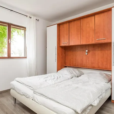 Semesterbostad In With Wifi Banjol